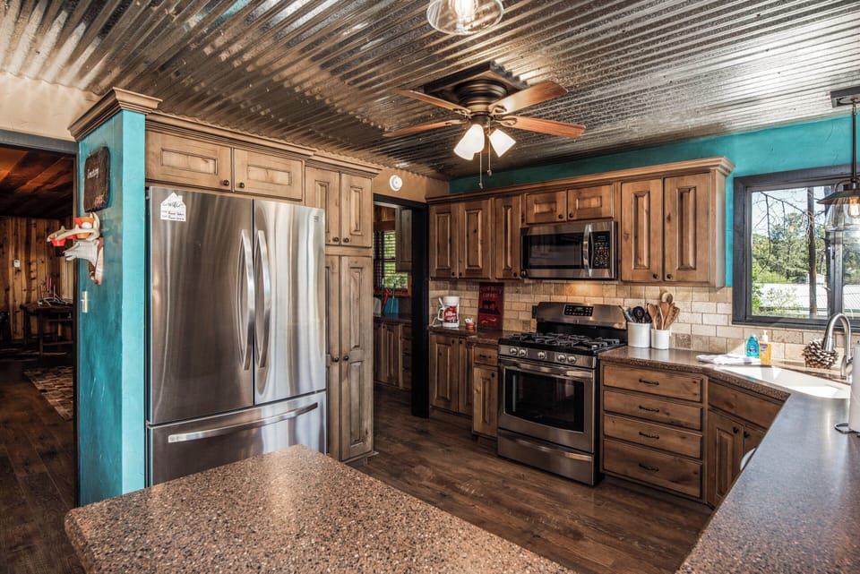 Studio (3 Bedrooms) | Property amenity