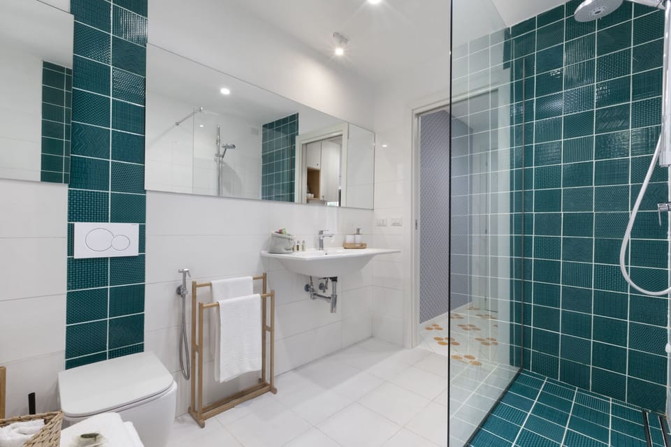 Shower, towels
