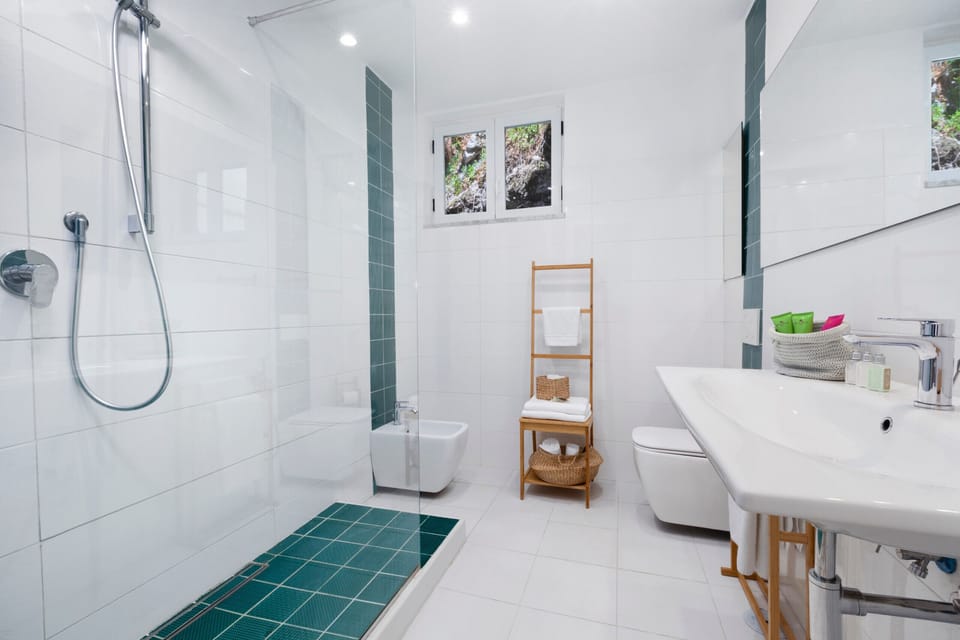 Shower, towels