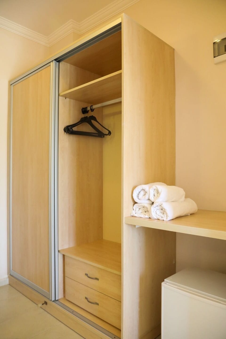Double or Twin Room | In-room safe, soundproofing, iron/ironing board, free WiFi