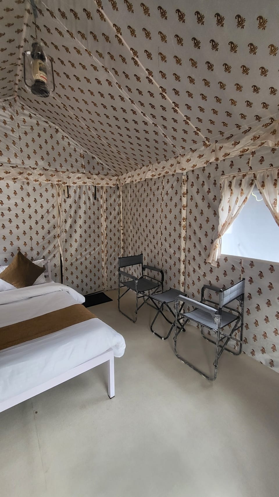 Luxury Tent | Individually decorated, individually furnished, bed sheets