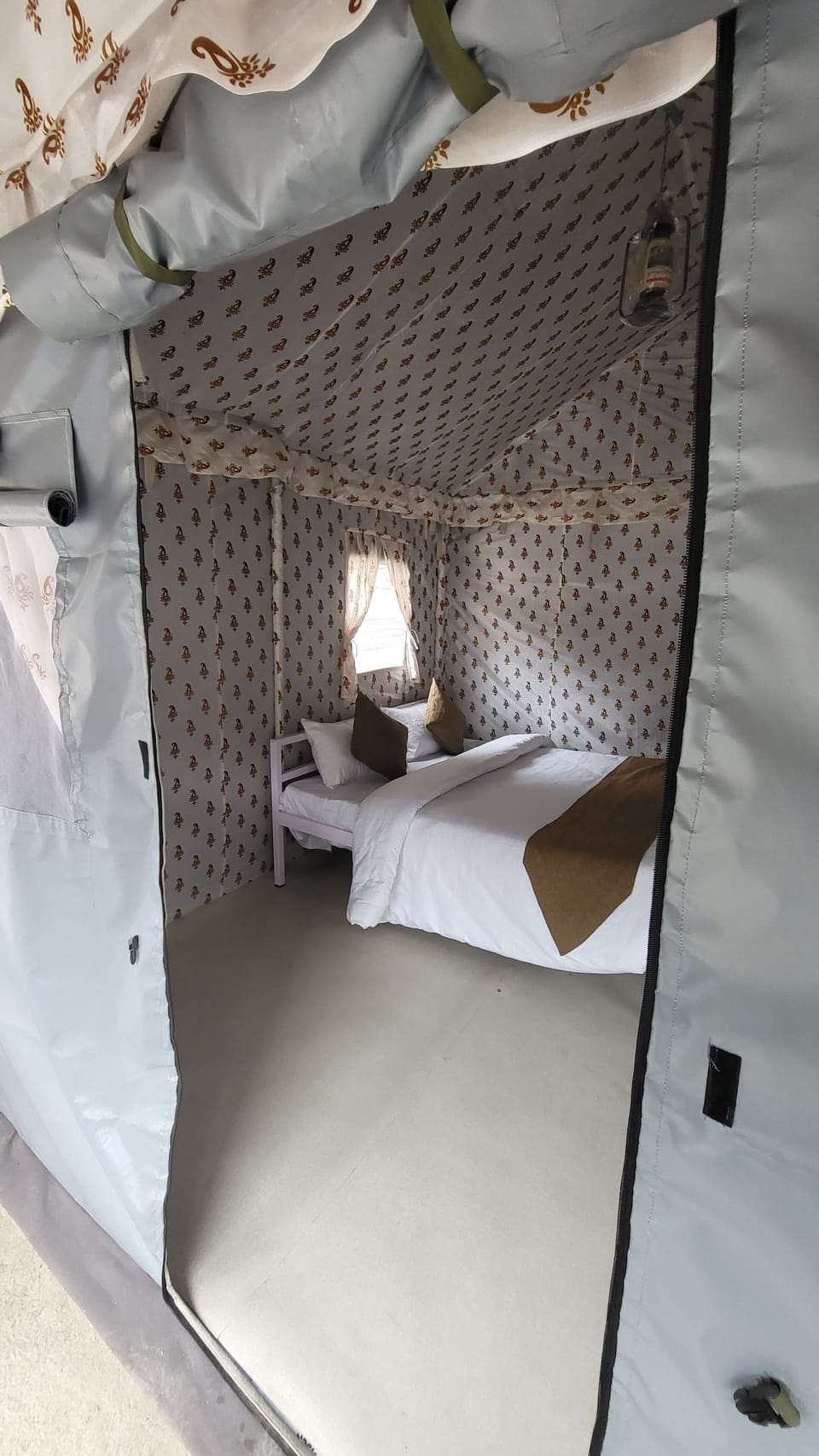 Luxury Tent | Individually decorated, individually furnished, bed sheets