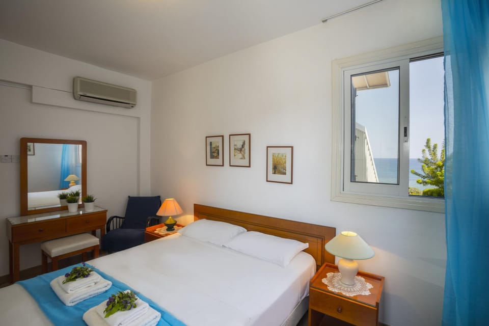 Sirina Lina Beachfront Suite Apartment in Paralimni