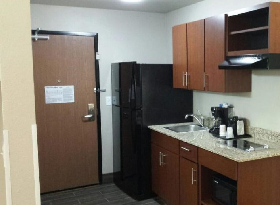 Fridge, microwave