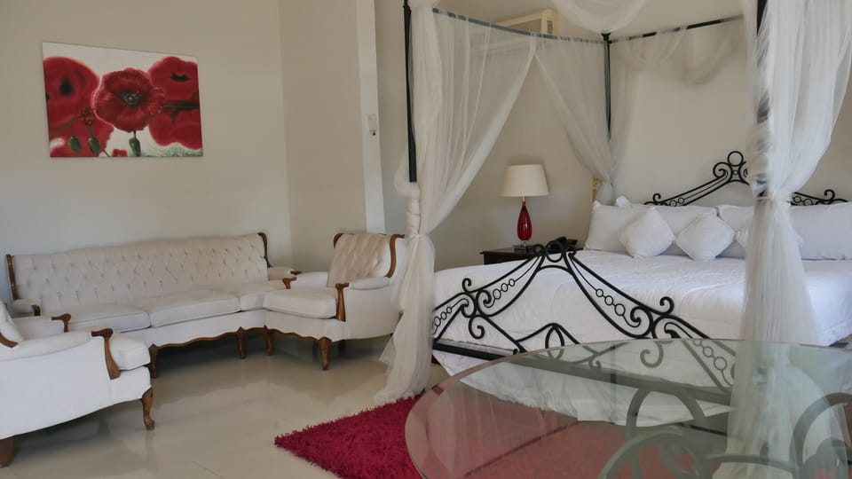 Honeymoon Room | Desk, soundproofing, free WiFi