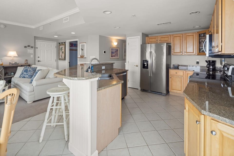 Condo, 3 Bedrooms | Private kitchen | Fridge, coffee/tea maker, toaster