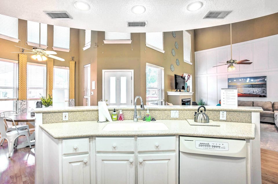 House (4 Bedrooms) | Interior