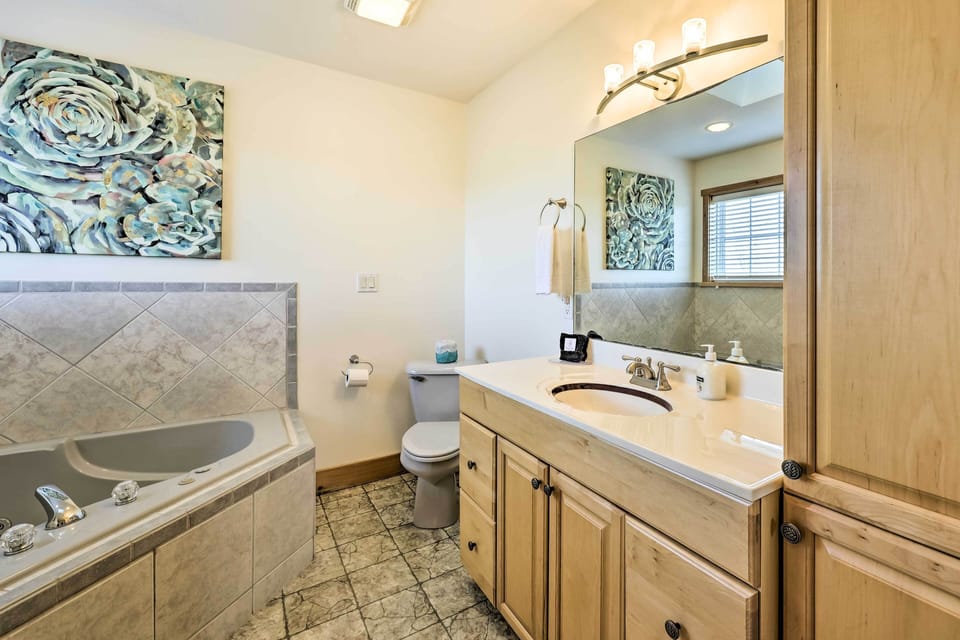 Family-friendly Cabin By Golf Course & Marina Cottage in Carroll County