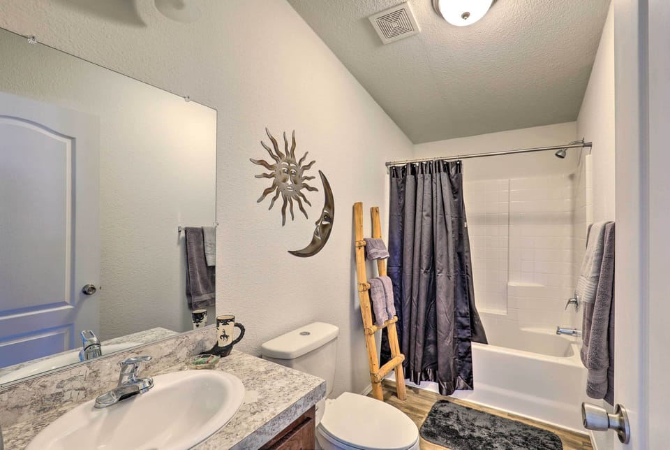 Desert Escape Off I-10 w/ Over 1 Enclosed Acre! Cottage in Arizona