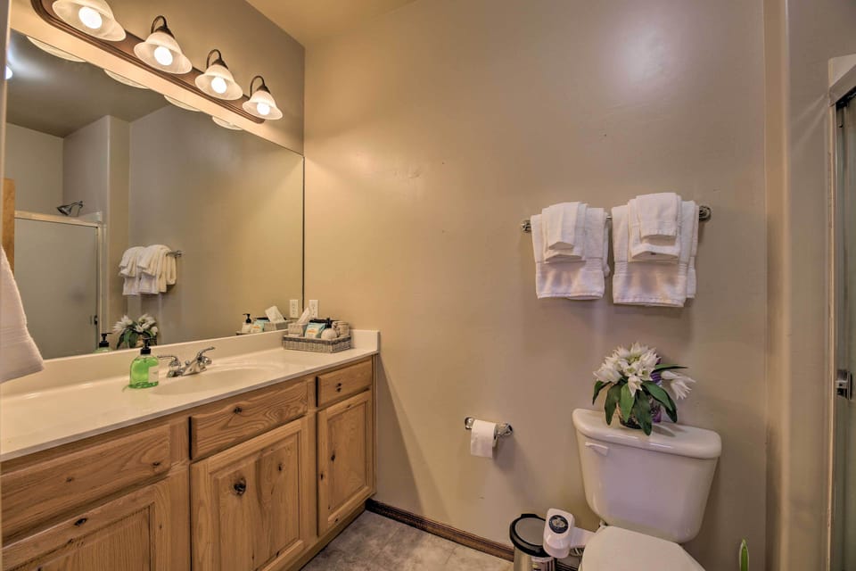 Near Lake & Trails: Show Low Condo w/ Grill! Apartment in Show Low