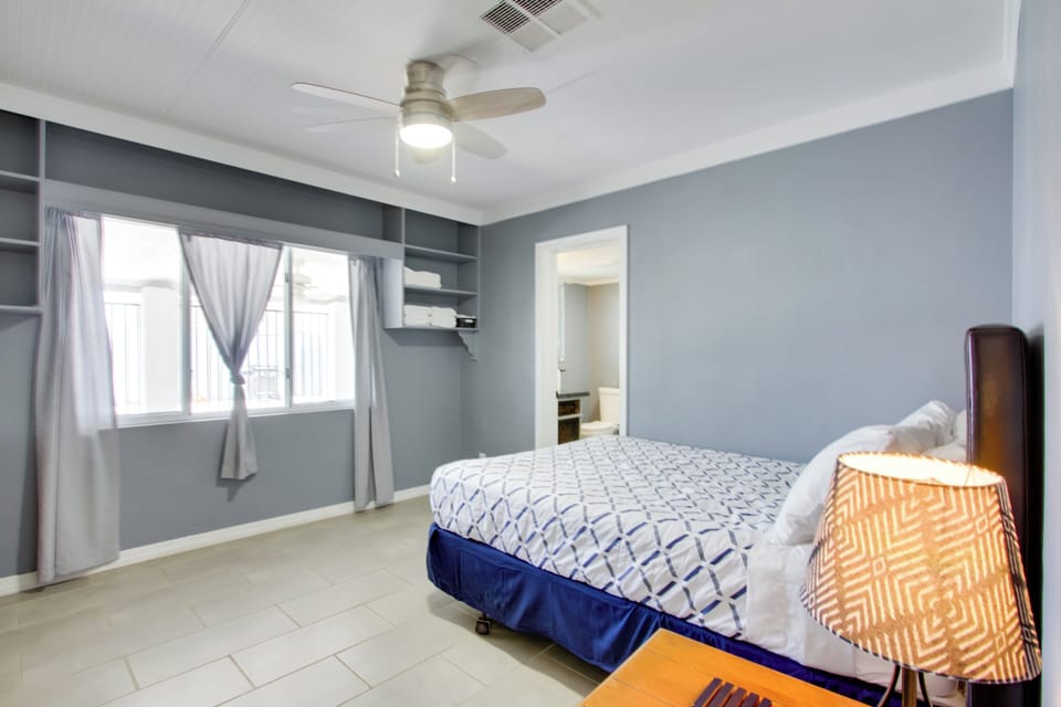House (5 Bedrooms) | Interior