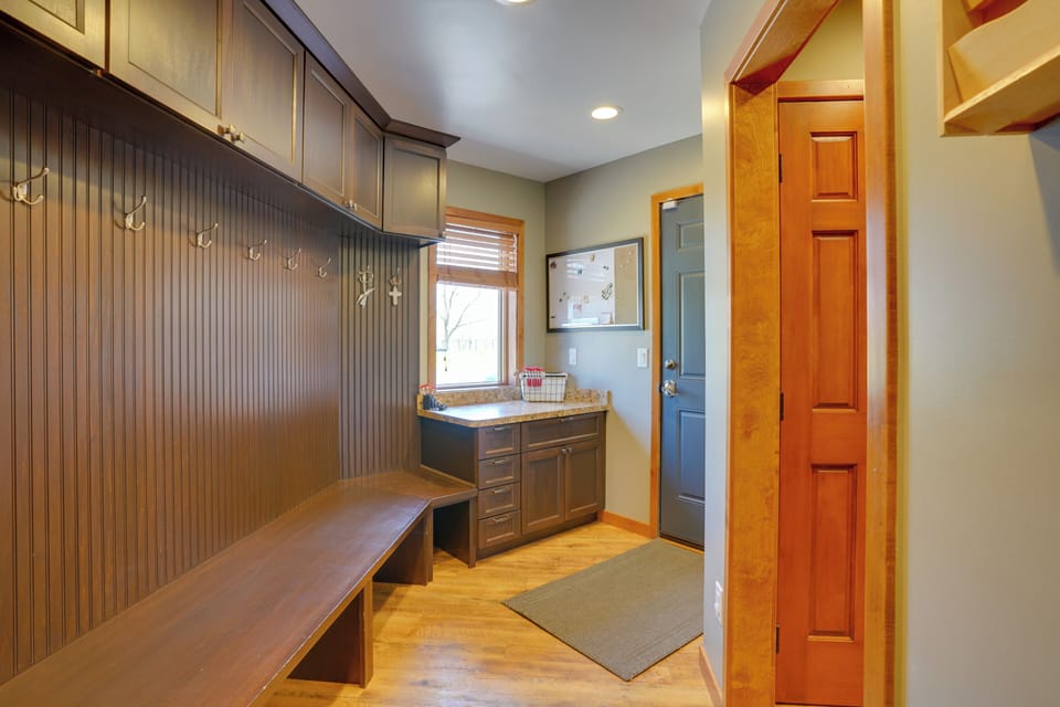 House (6 Bedrooms) | Interior