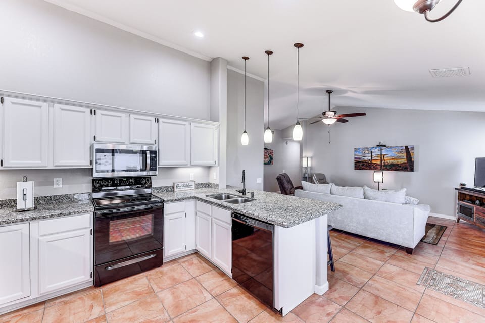 House (3 Bedrooms) | Interior
