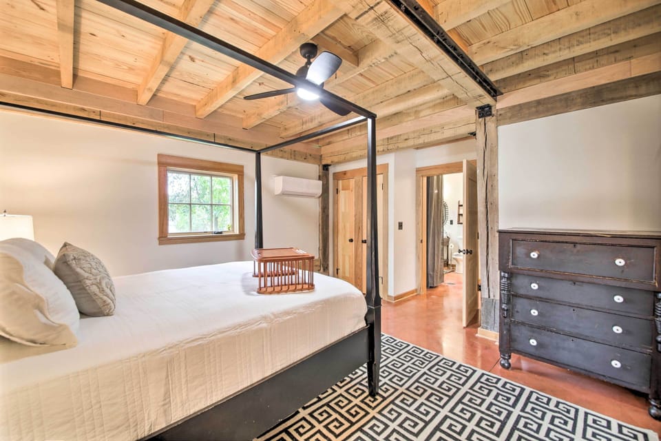 Bloomington Cabin: 4 Mi to Indiana University Cottage in Indiana