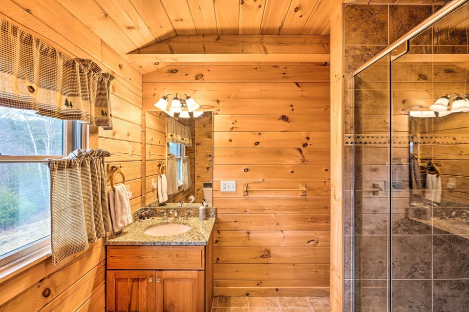 Deck, Grill & Views! Carroll Log Cabin Near Hiking Cottage in Whitefield