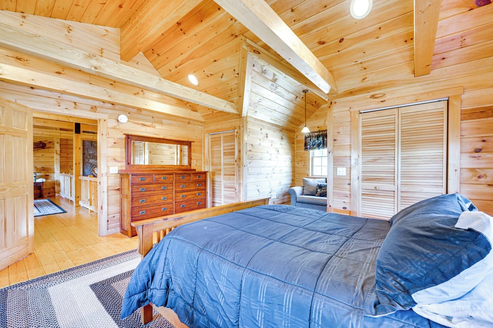 Deck, Grill & Views! Carroll Log Cabin Near Hiking Cottage in Whitefield