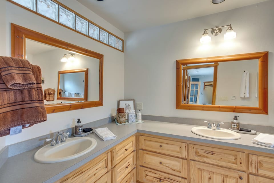 Montrose Family Home w/ Yard & Fruit Trees! Cottage in Colorado