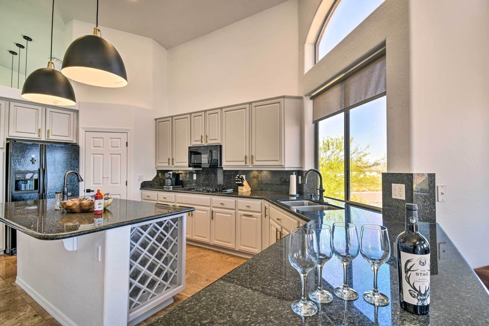 House (5 Bedrooms) | Interior