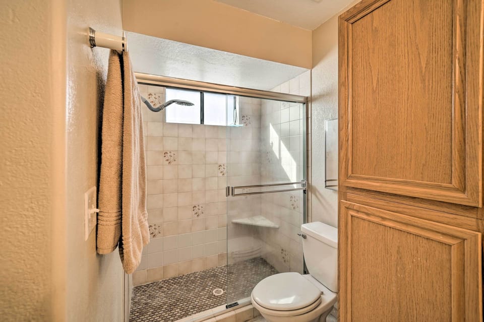 3 Mi to Lake Havasu: Home w/ Patio Cottage in Lake Havasu City