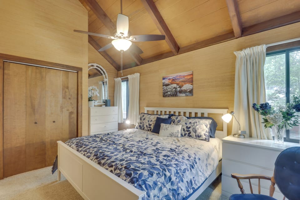 Wintergreen Home w/ Hot Tub, Deck & Mountain Views Cottage in Massies Mill