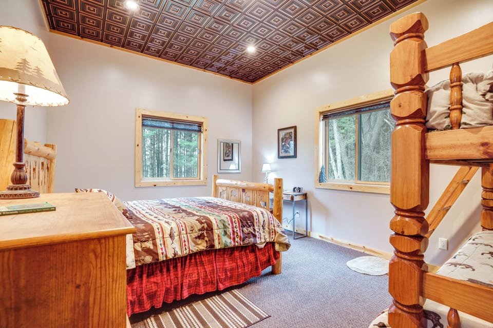 Pet-friendly Cabin Retreat: Walk to Lake Pepin! Cottage in Lake Pepin