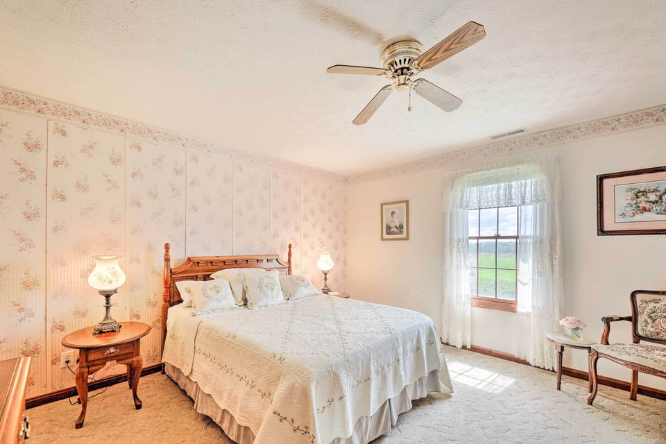 Charming Williamstown Retreat w/ Private Yard Cottage in Williamstown