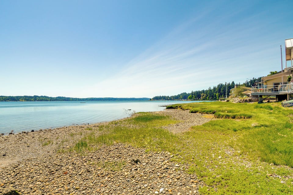 Waterfront Hood Canal Cottage: Steps to the Beach! Cottage in Hood Canal