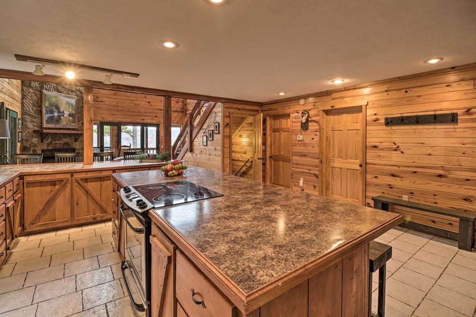 House (5 Bedrooms) | Interior