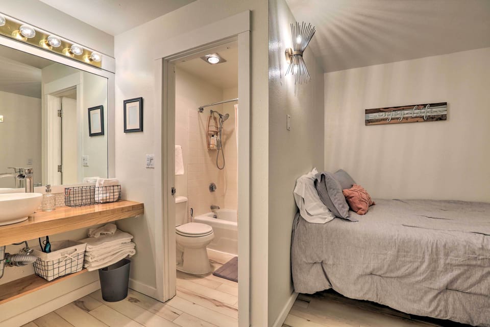 Resort Condo Retreat ~ 6 Mi to Downtown Bend! Apartment in Oregon
