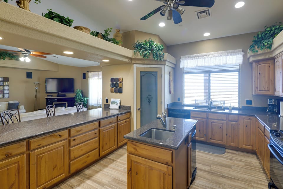 House (5 Bedrooms) | Interior