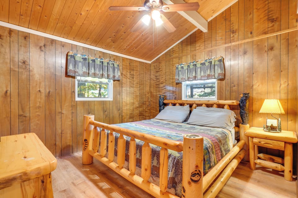 Hot Tub & Mountain Views at Gatlinburg Cabin! Cottage in Gatlinburg