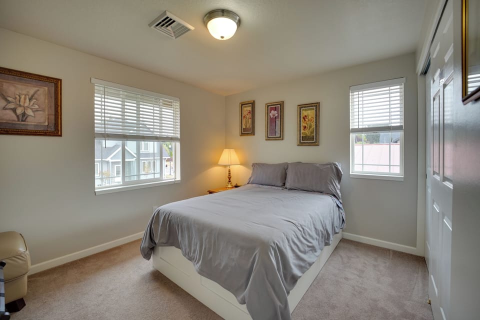 Springfield Apt w/ Deck + Central Location! Apartment in Springfield
