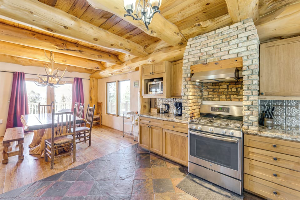 House (4 Bedrooms) | Interior