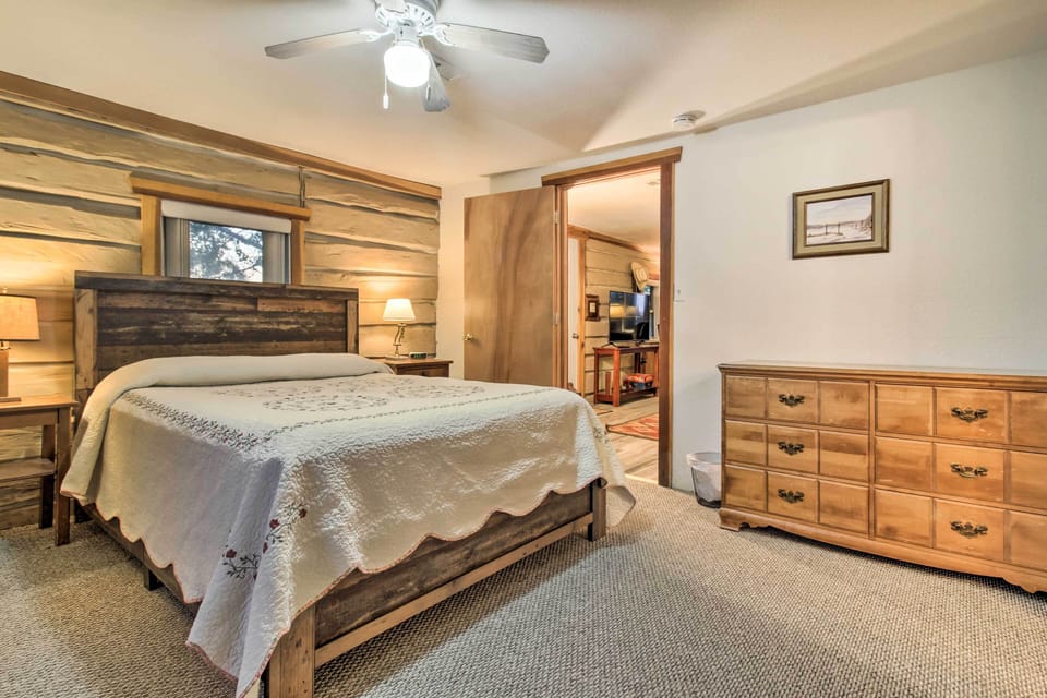 House (3 Bedrooms) | 3 bedrooms, desk, laptop workspace, iron/ironing board