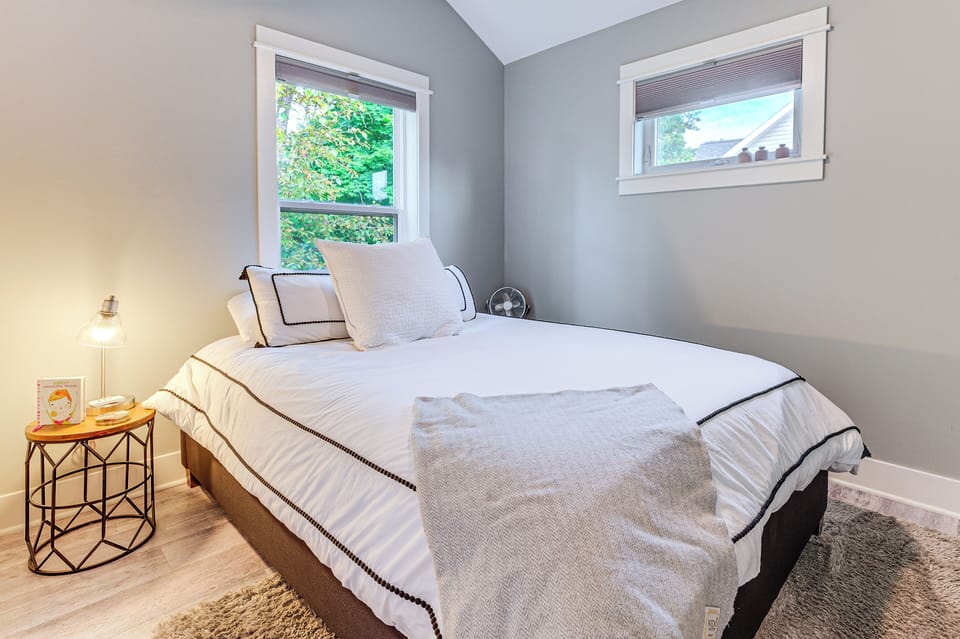 Walk to Dtwn: Charlevoix Condo w/ Fireplace Apartment in Charlevoix