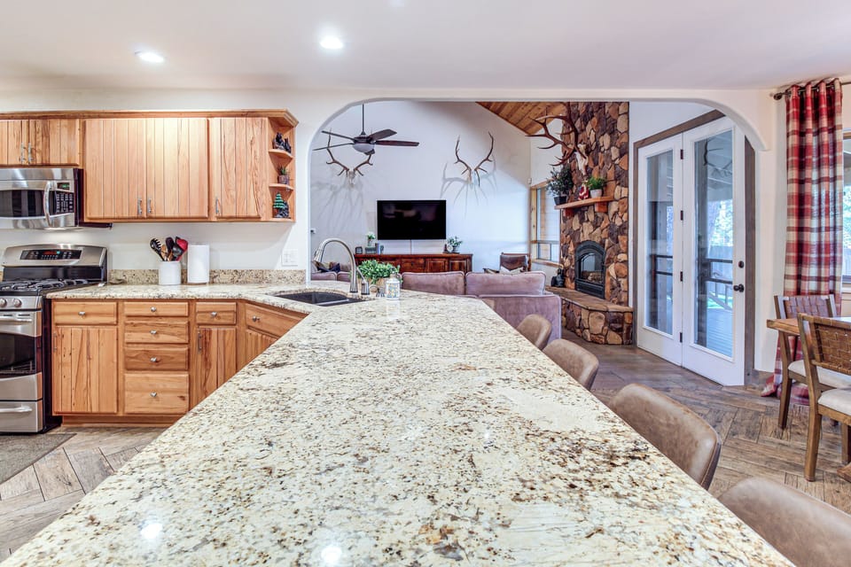 House (6 Bedrooms) | Interior