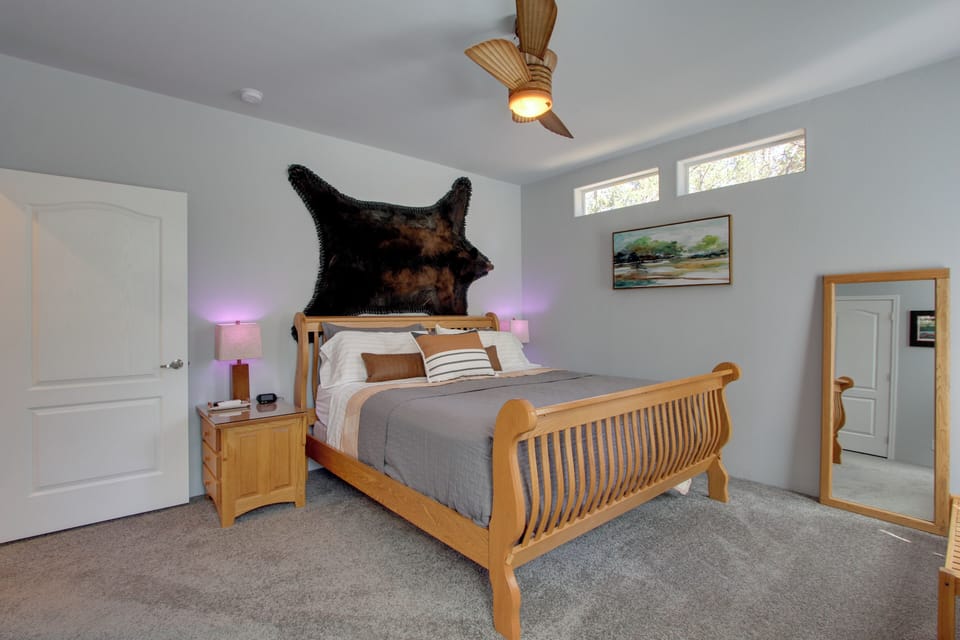 'the Hub' La Pine Vacation Rental - Dog Friendly! Cottage in Oregon