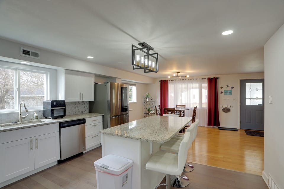 House (6 Bedrooms) | Interior