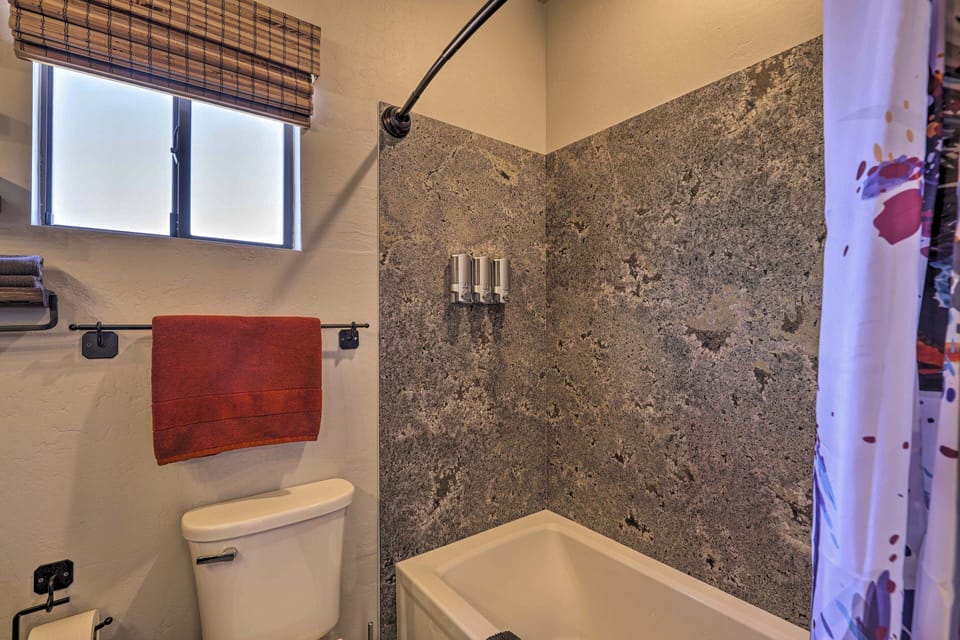 Hot Tub & View: Wine Country Retreat in Cornville Cottage in Cornville