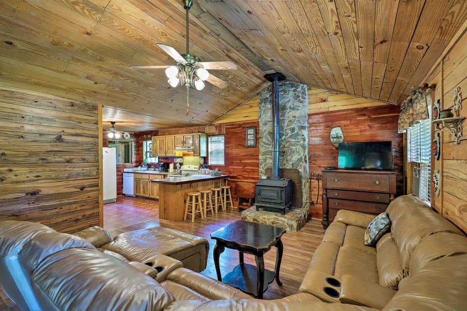 House (2 Bedrooms) | Interior