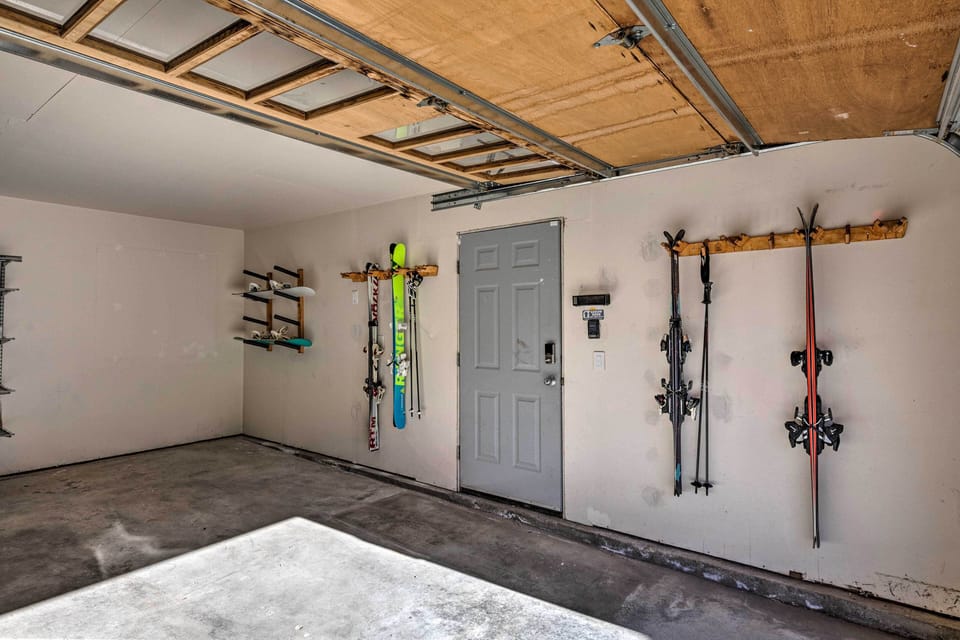 House (5 Bedrooms) | Interior