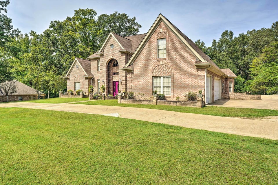 House (4 Bedrooms) | Front of property