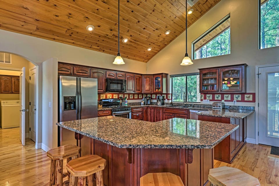 House (4 Bedrooms) | Interior