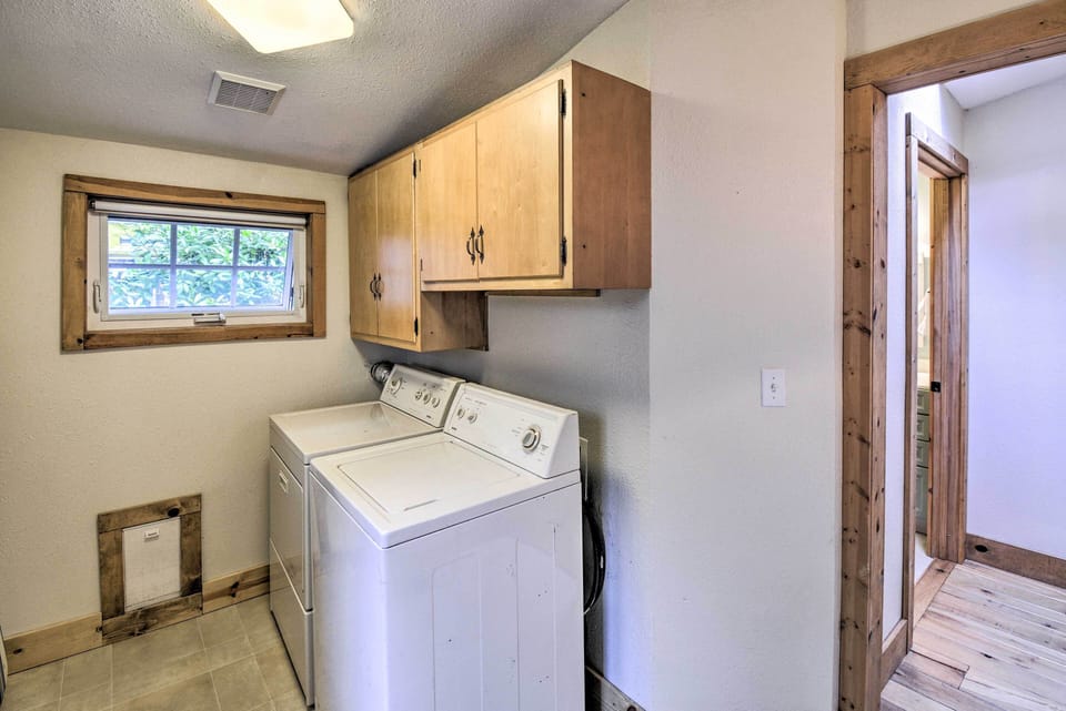 Wheelchair-accessible Belfair Cabin w/ Patio! Cottage in Hood Canal