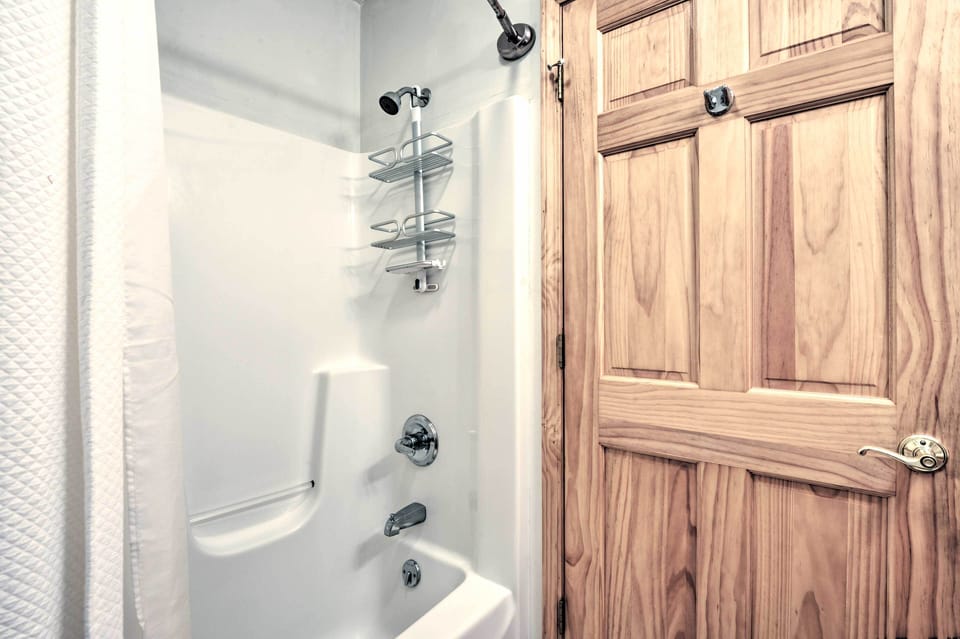 Secluded Oakland Gem w/ Hot Tub: Dogs Welcome! Cottage in Garrett County