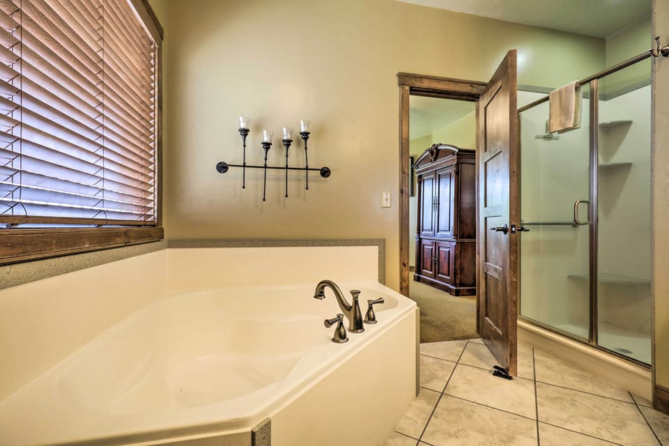 Luxurious Cedar City Getaway: 32 Mi to Brian Head! Cottage in Cedar City