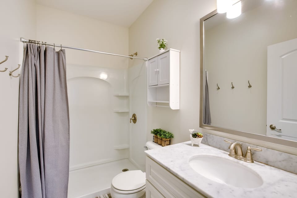 Mankato Getaway w/ Game Room & Salt Water Hot Tub! Cottage in Mankato