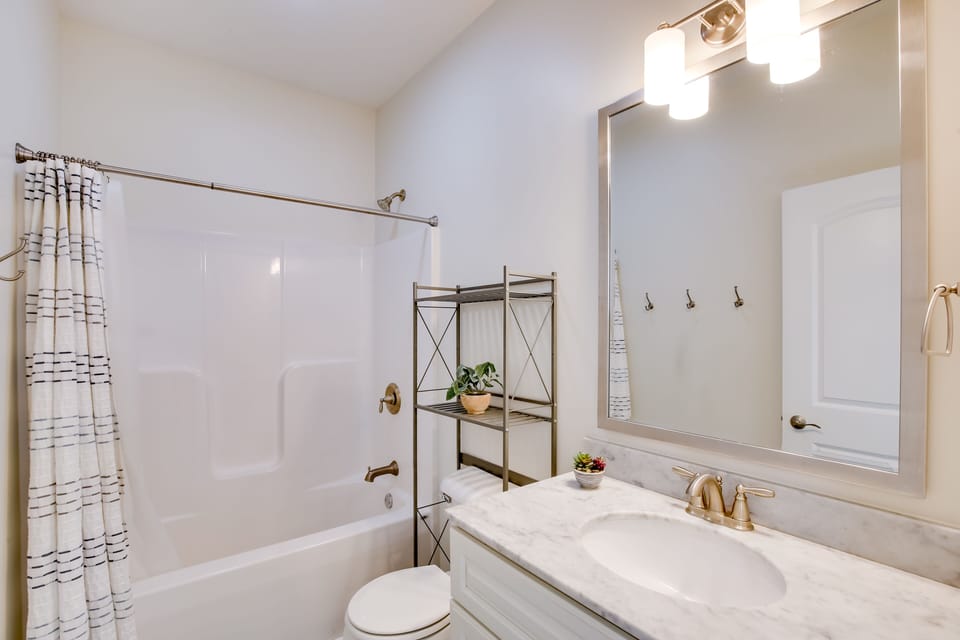 Mankato Getaway w/ Game Room & Salt Water Hot Tub! Cottage in Mankato