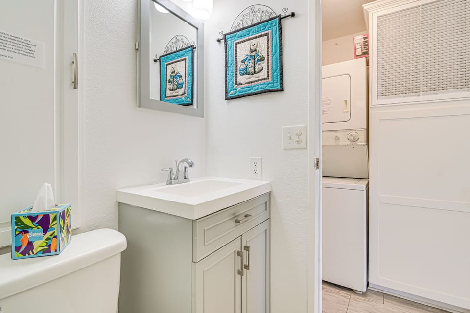 Steps to Beach: Lake Havasu City Home w/ Grill! Cottage in Lake Havasu City