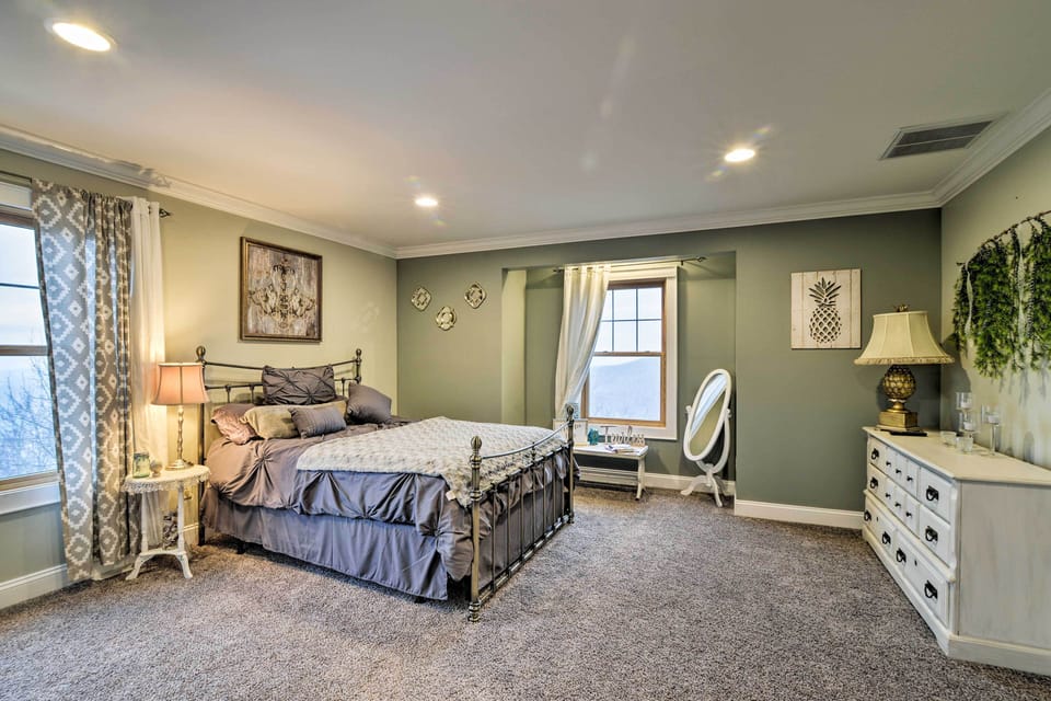 House (4 Bedrooms) | Interior